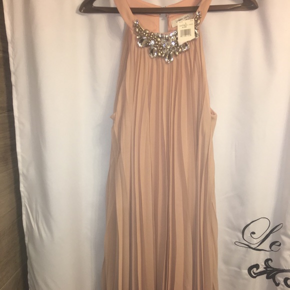 Dress - Picture 1 of 3